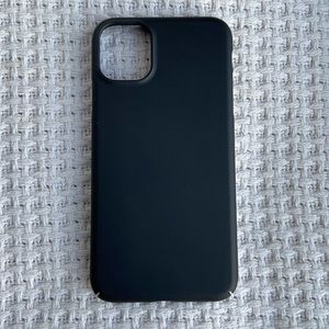 Black iPhone 11 slim case